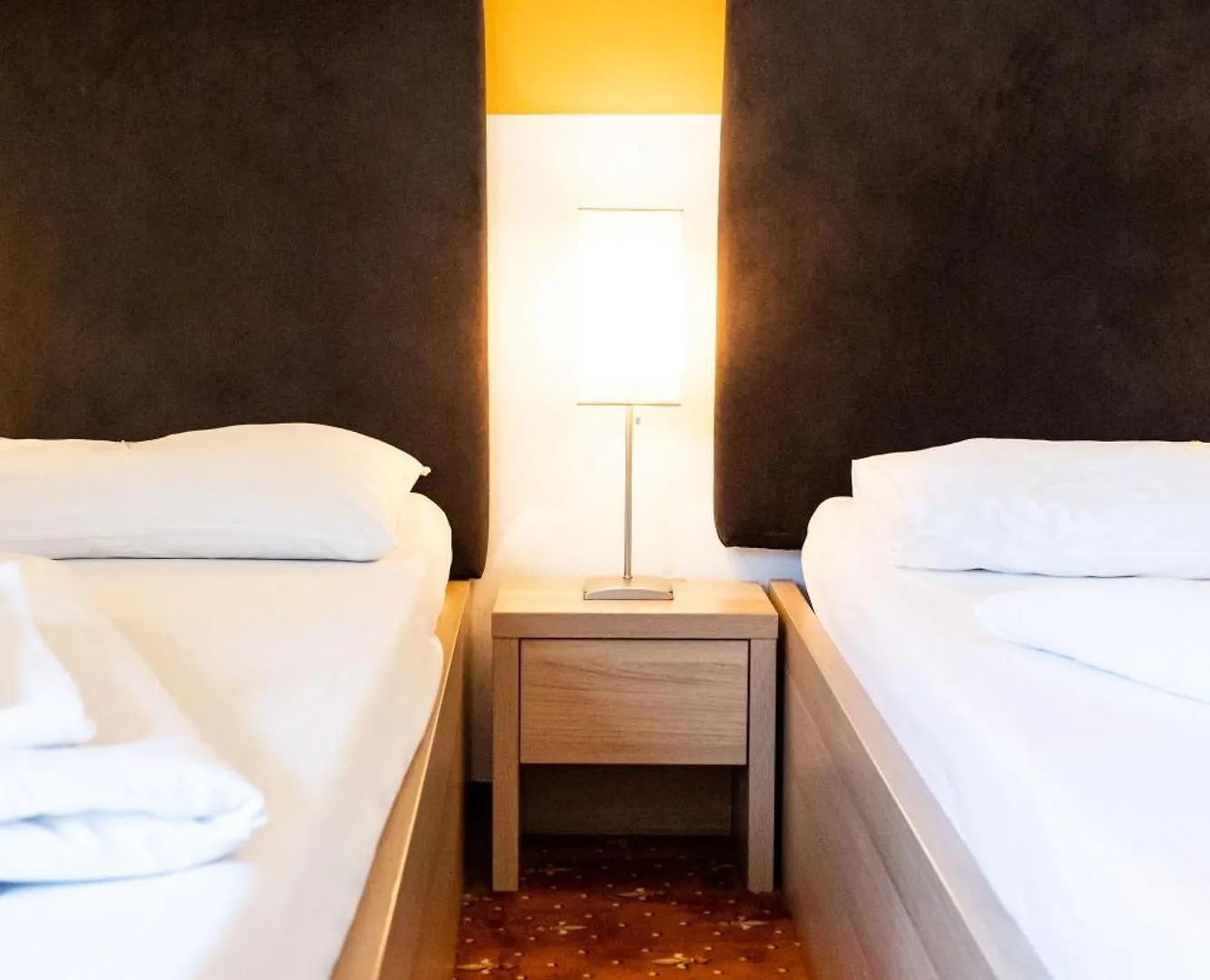 Lenas Donau Hotel Vienna