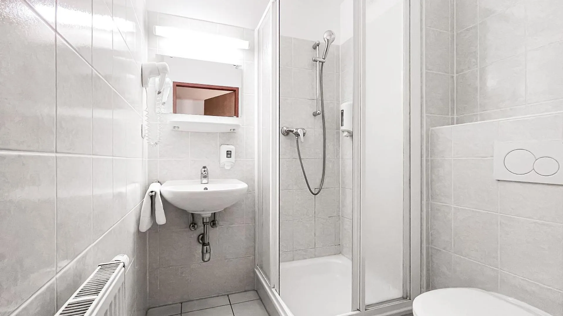 Lenas Donau Hotel Vienna