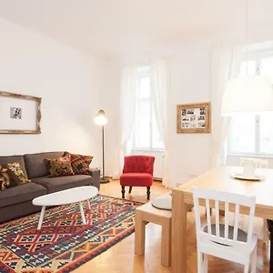 Apartment Lovely In A Quiet Area Close To The Center, Wien