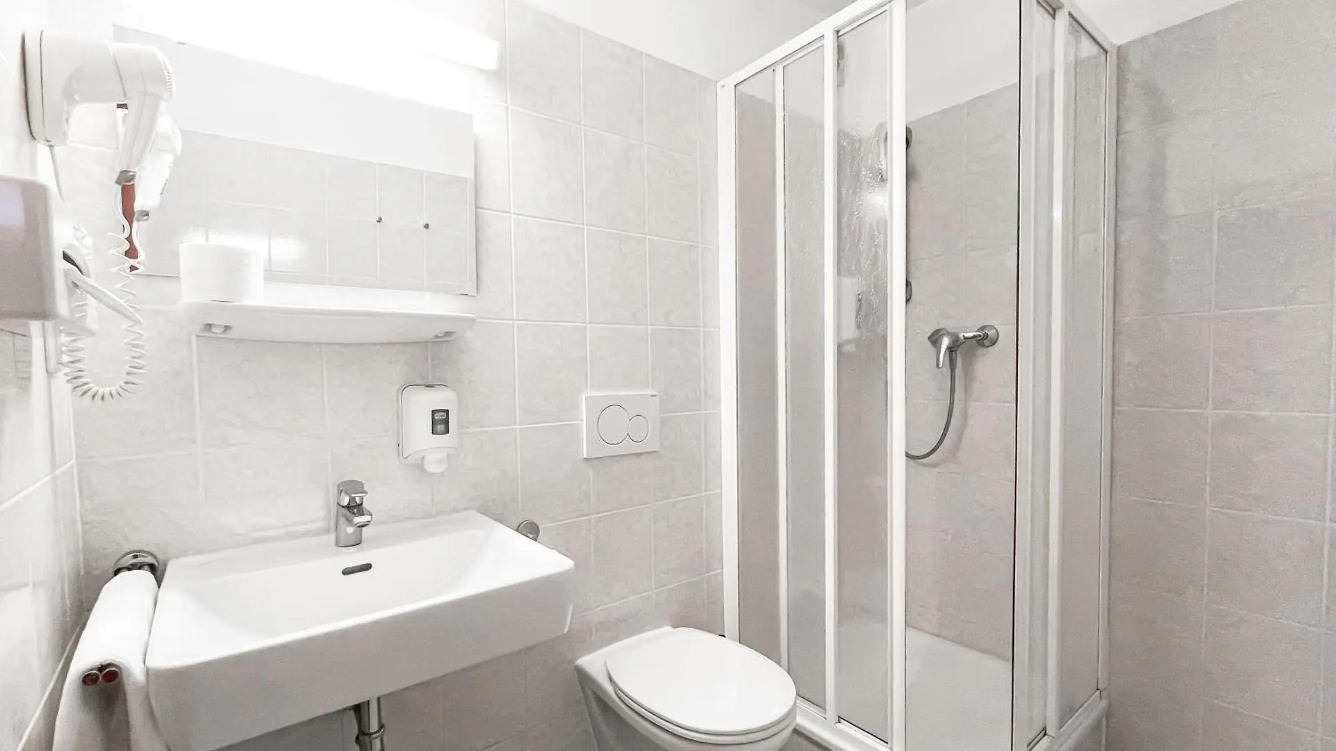 Lenas Donau Hotel Wien
