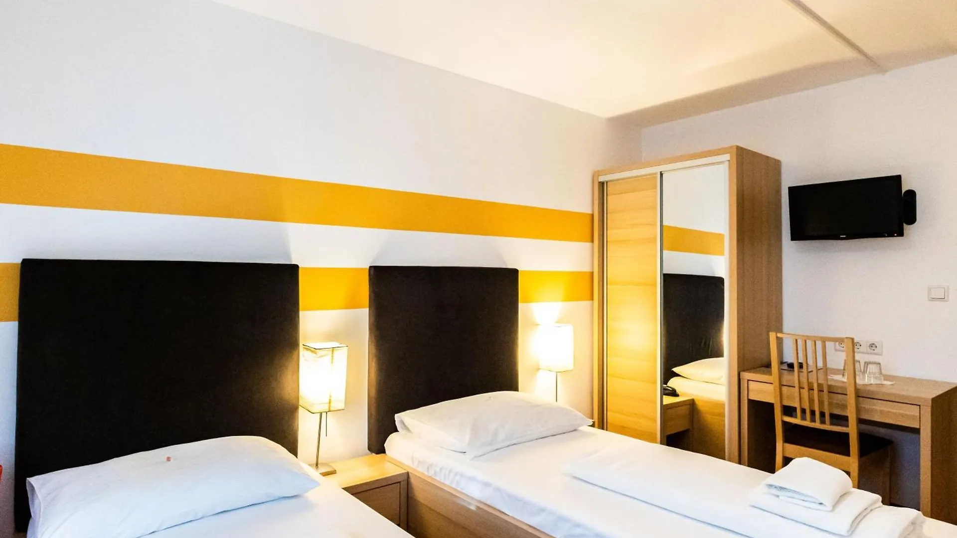 Lenas Donau Hotel Wien