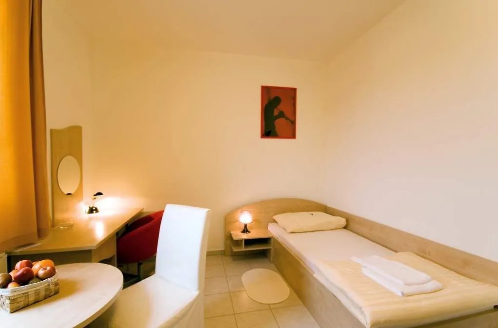 Lenas Donau Hotel Wien